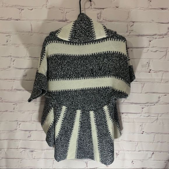 Express small or medium sweater - Picture 4 of 4